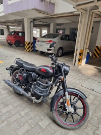 Royal Enfield Classic Stealth Black