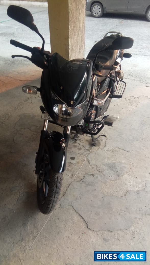 Black Bajaj Pulsar 125 Neon Disc Single Seat