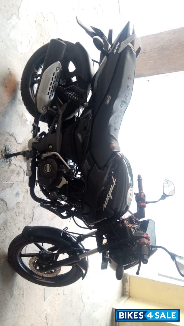 Black Bajaj Pulsar 125 Neon Disc Single Seat