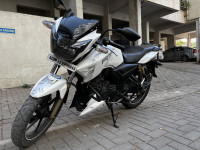 White TVS Apache RTR 180