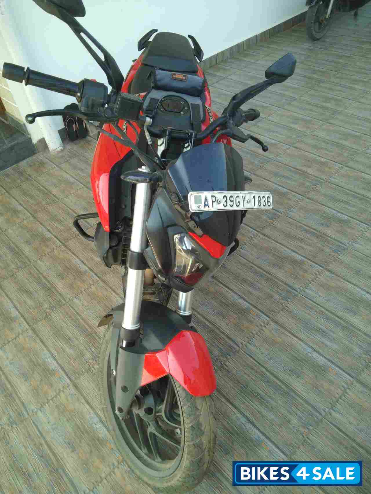 Red Bajaj Dominar 250