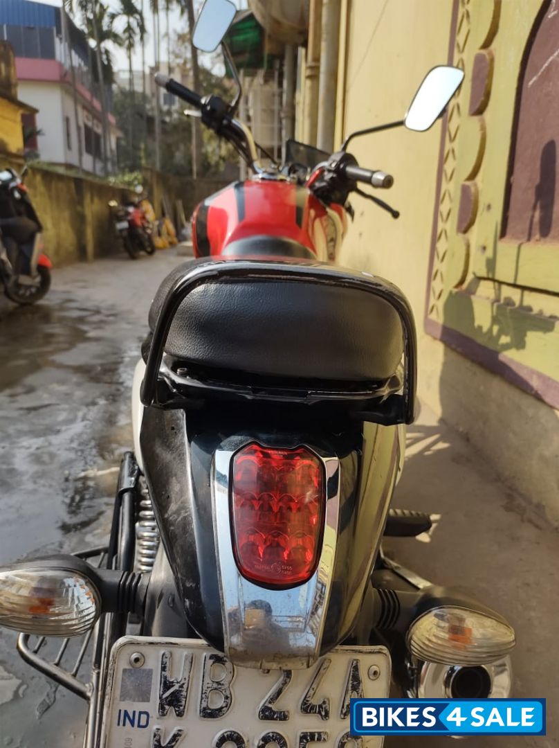 Red Bajaj V15