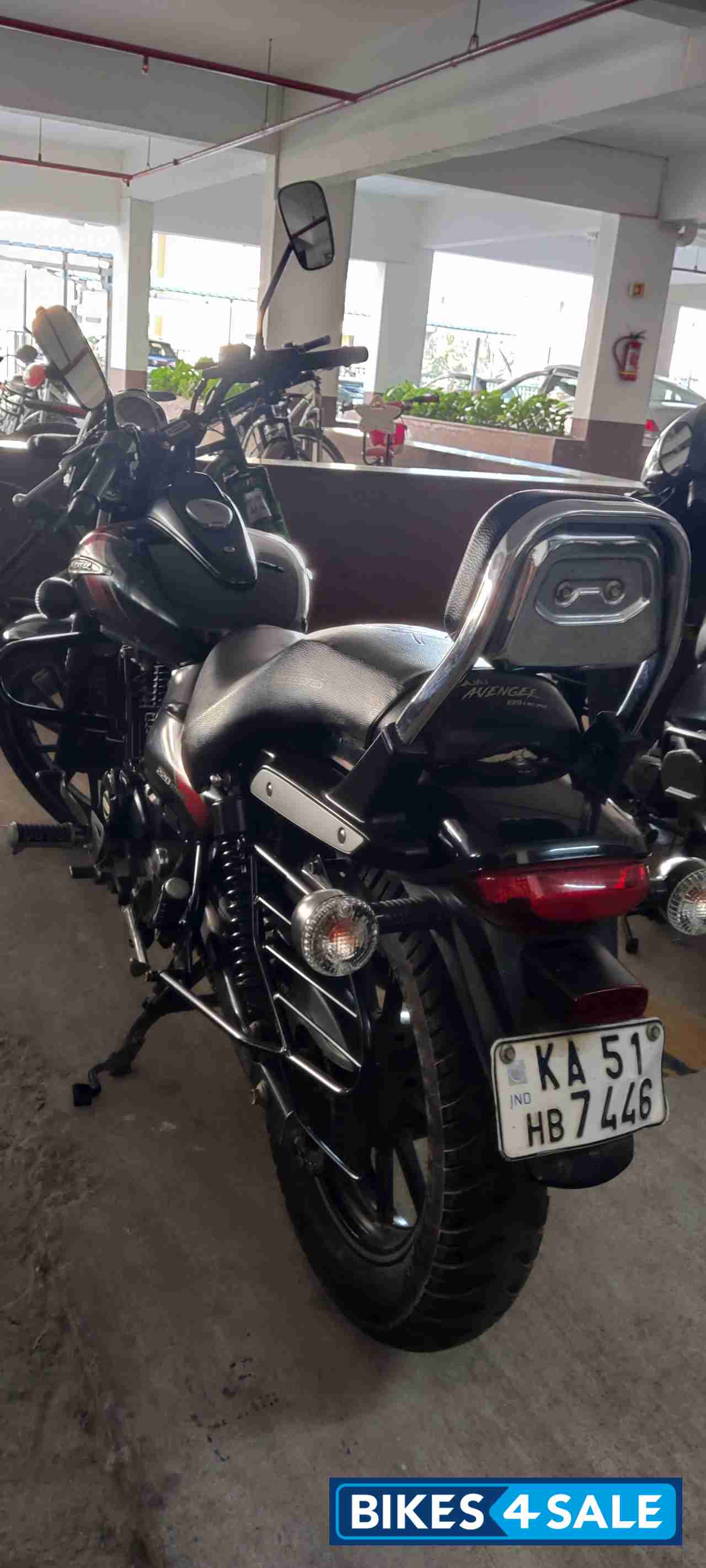 Bajaj Avenger Street 220