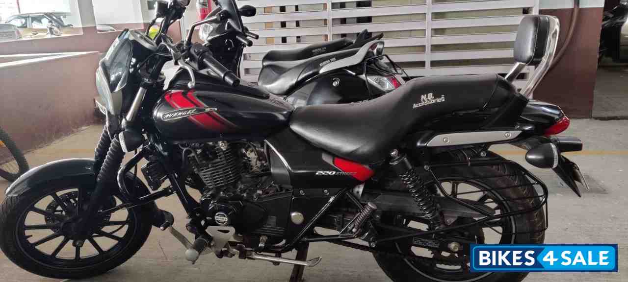 Bajaj Avenger Street 220