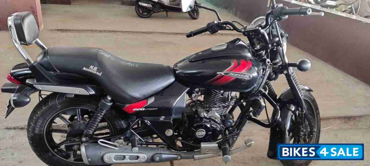 Bajaj Avenger Street 220