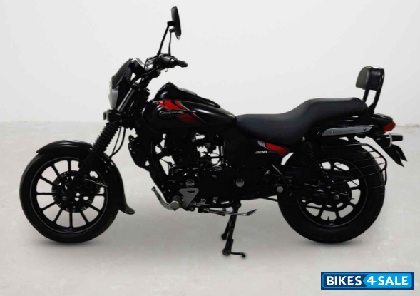 Bajaj Avenger Street 220