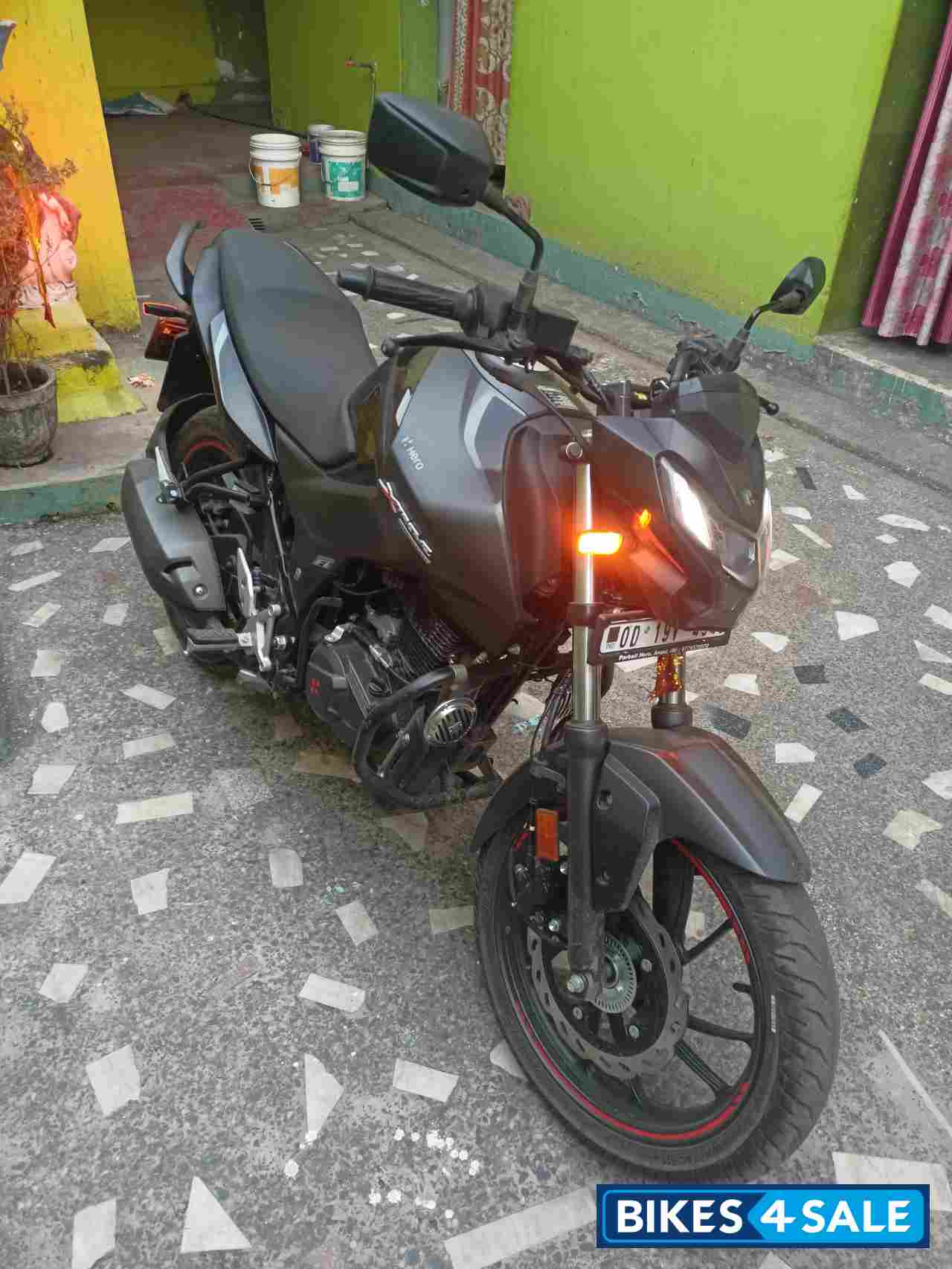 Hero Xtreme 160R Stealth Edition