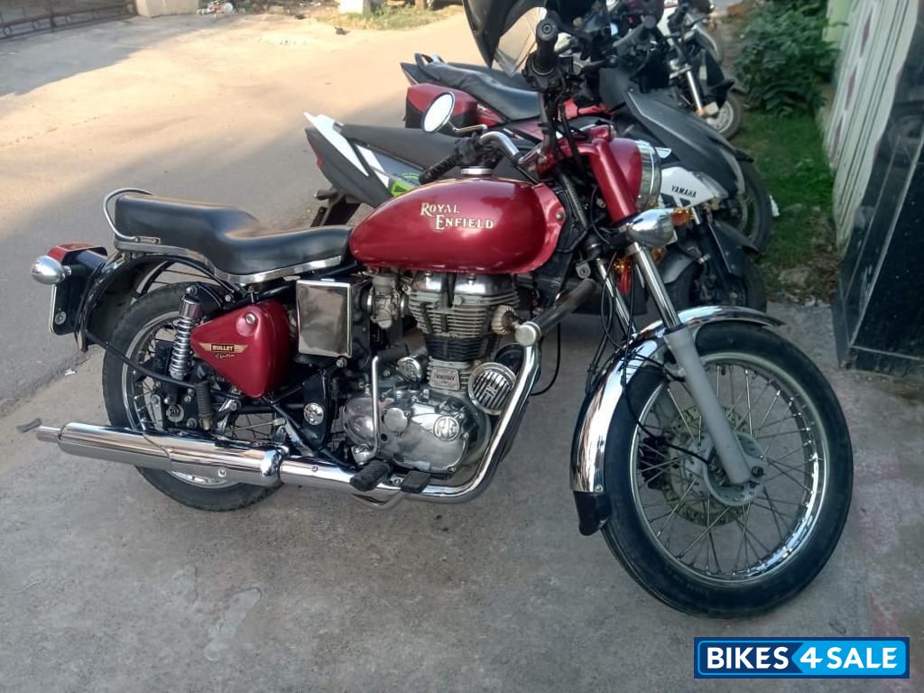 Red Royal Enfield Bullet 350 Twinspark