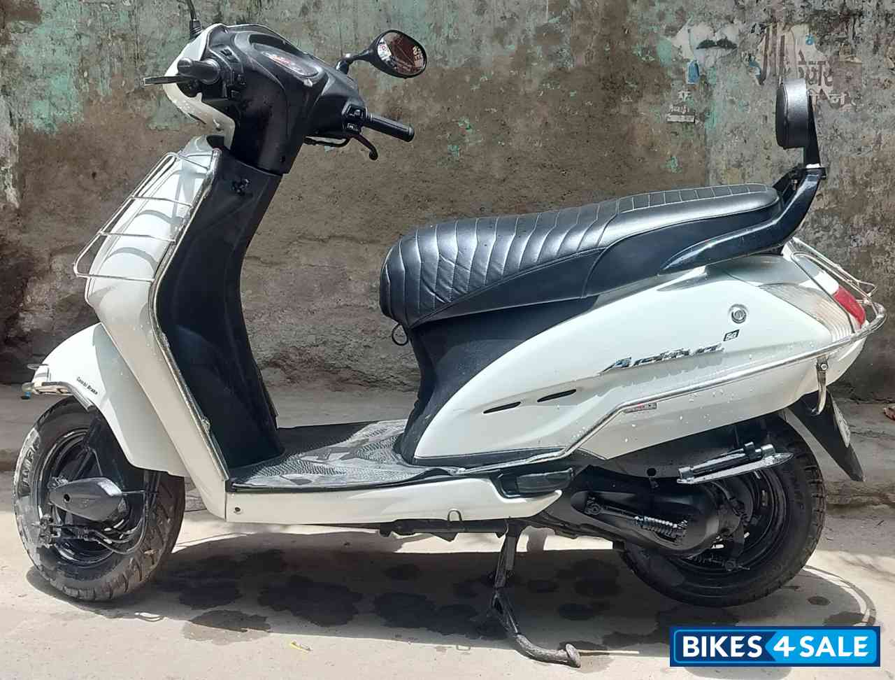 White Honda Activa