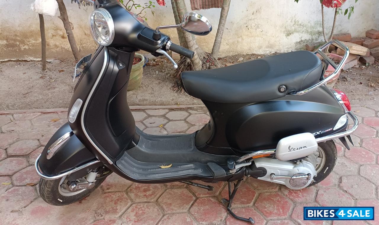 Matte Grey Vespa ZX 125