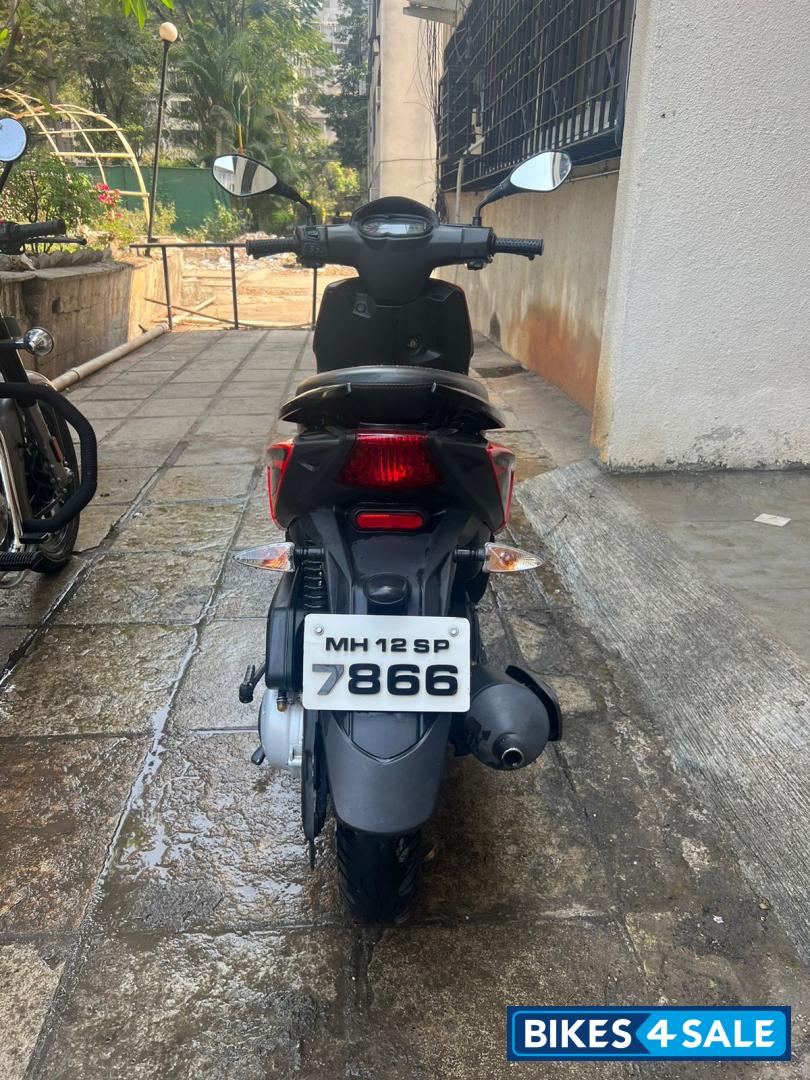 Red Aprilia SR 160 Std ABS