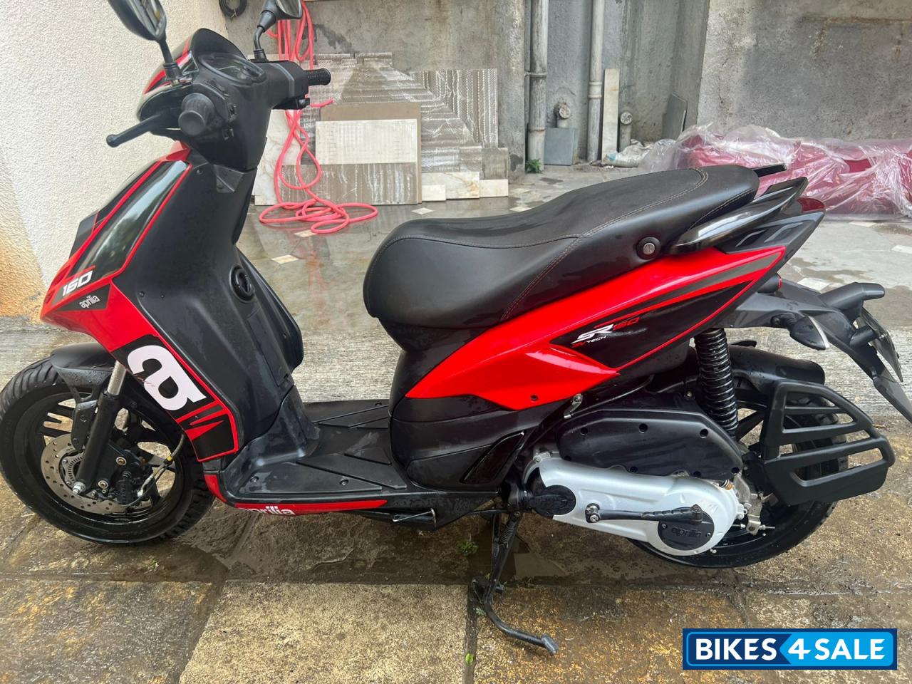 Red Aprilia SR 160 Std ABS