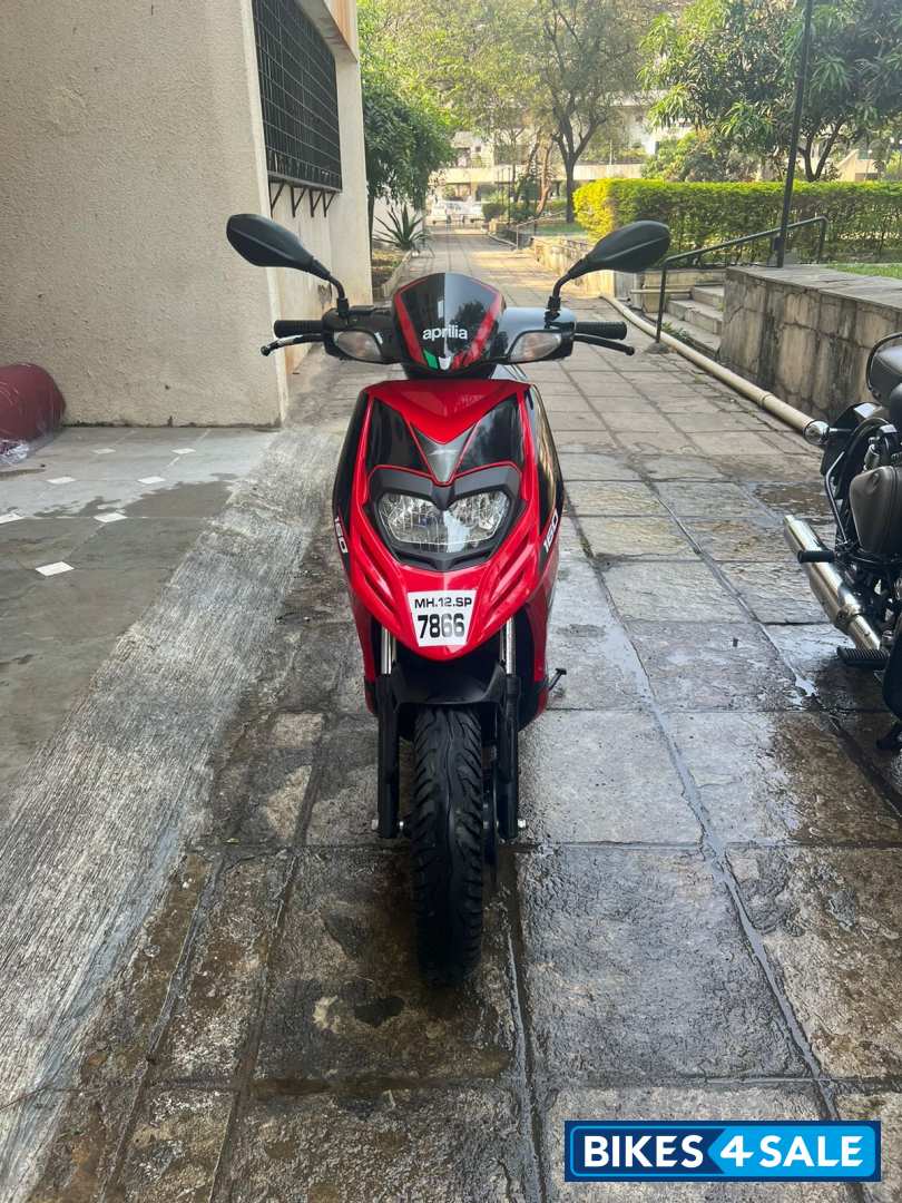 Red Aprilia SR 160 Std ABS