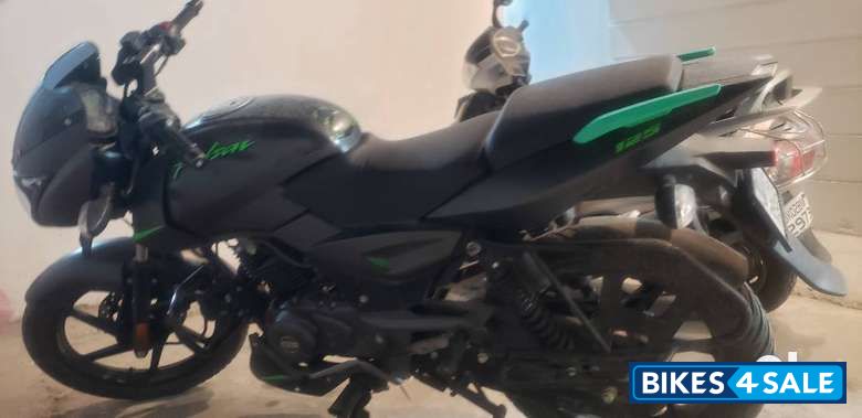 Green Bajaj Pulsar 125 Neon BS6