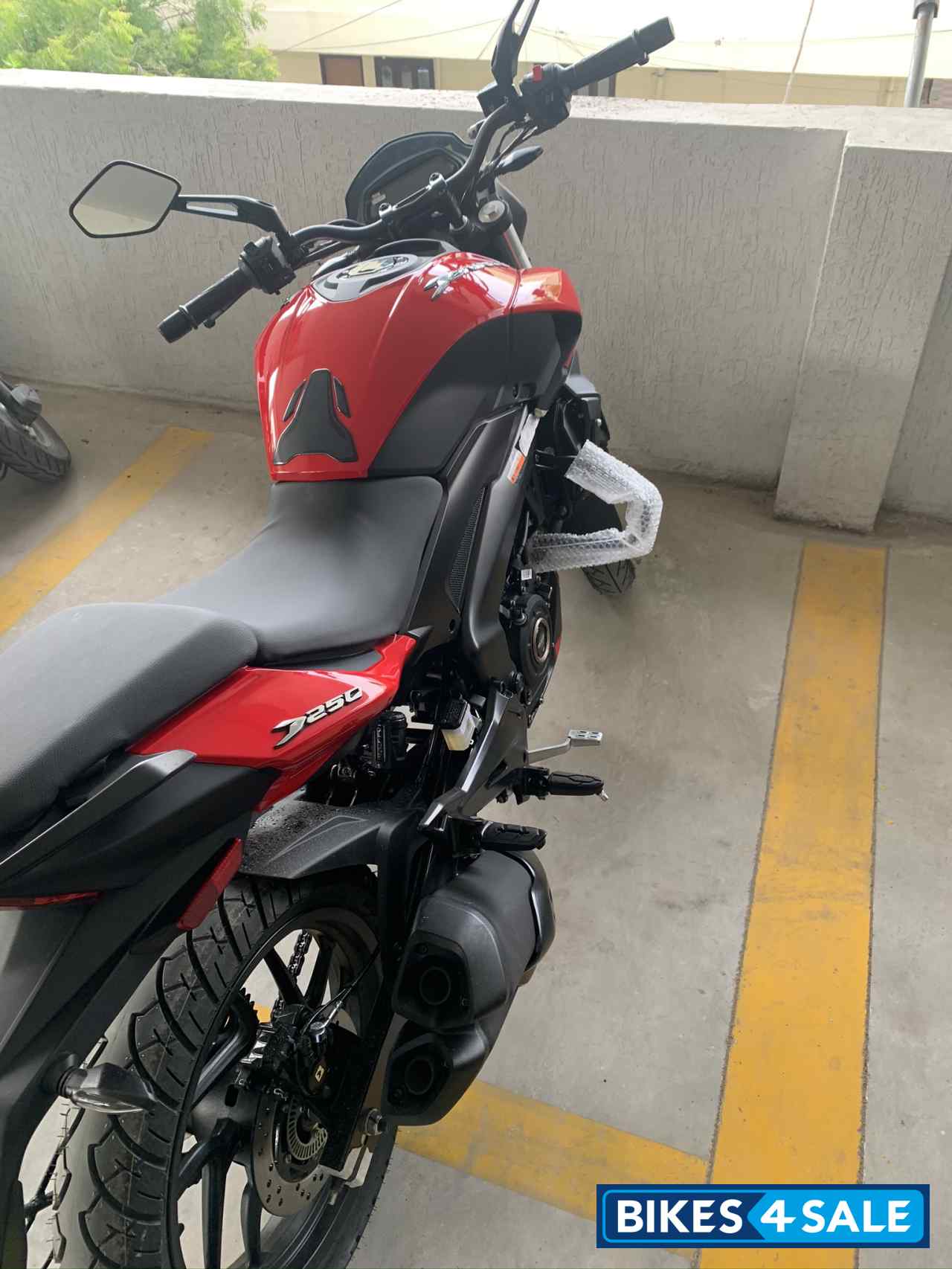 Bajaj Dominar 250