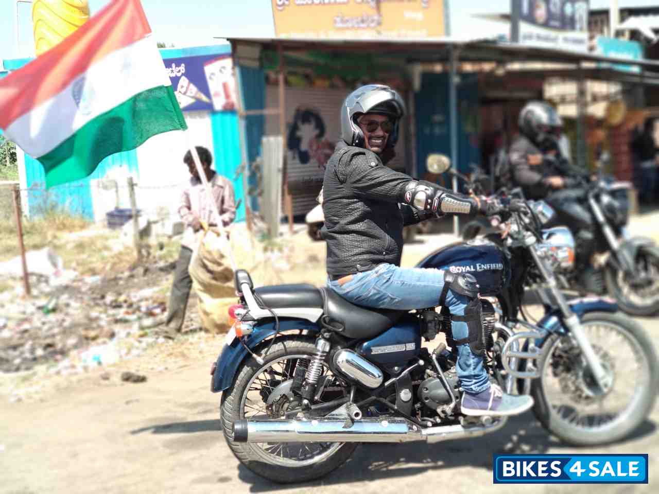 Blue Royal Enfield Thunderbird 350