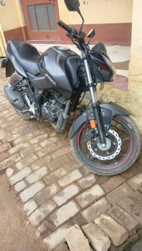 Stealth Black Hero Xtreme 160R Stealth Edition