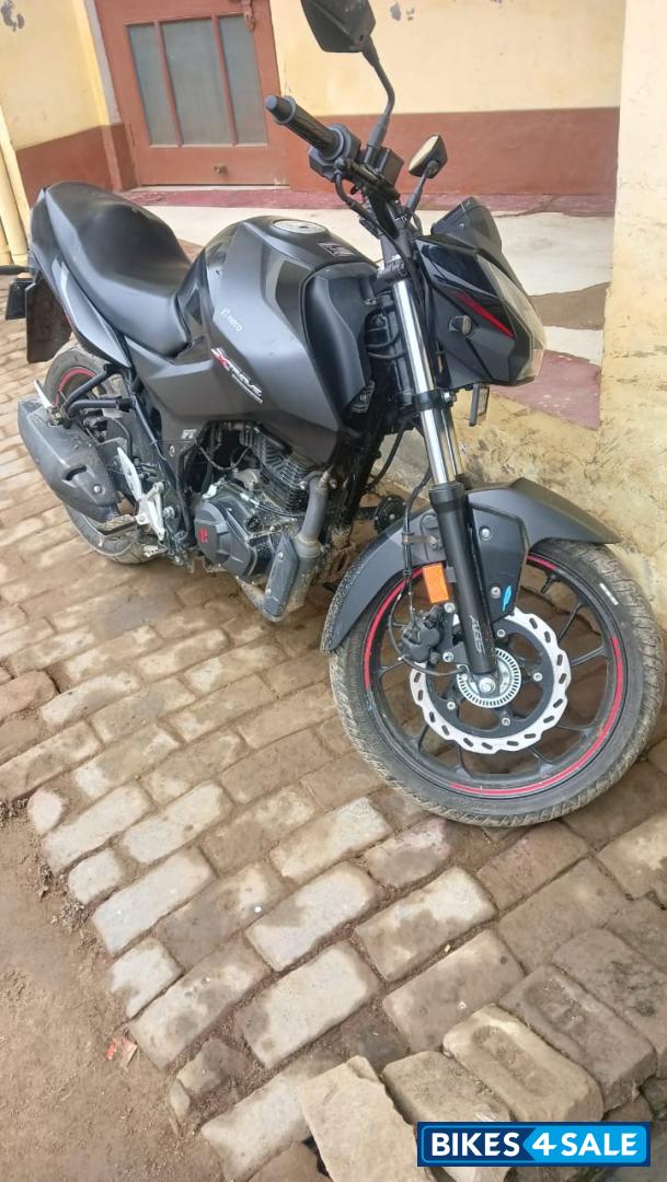 Stealth Black Hero Xtreme 160R Stealth Edition