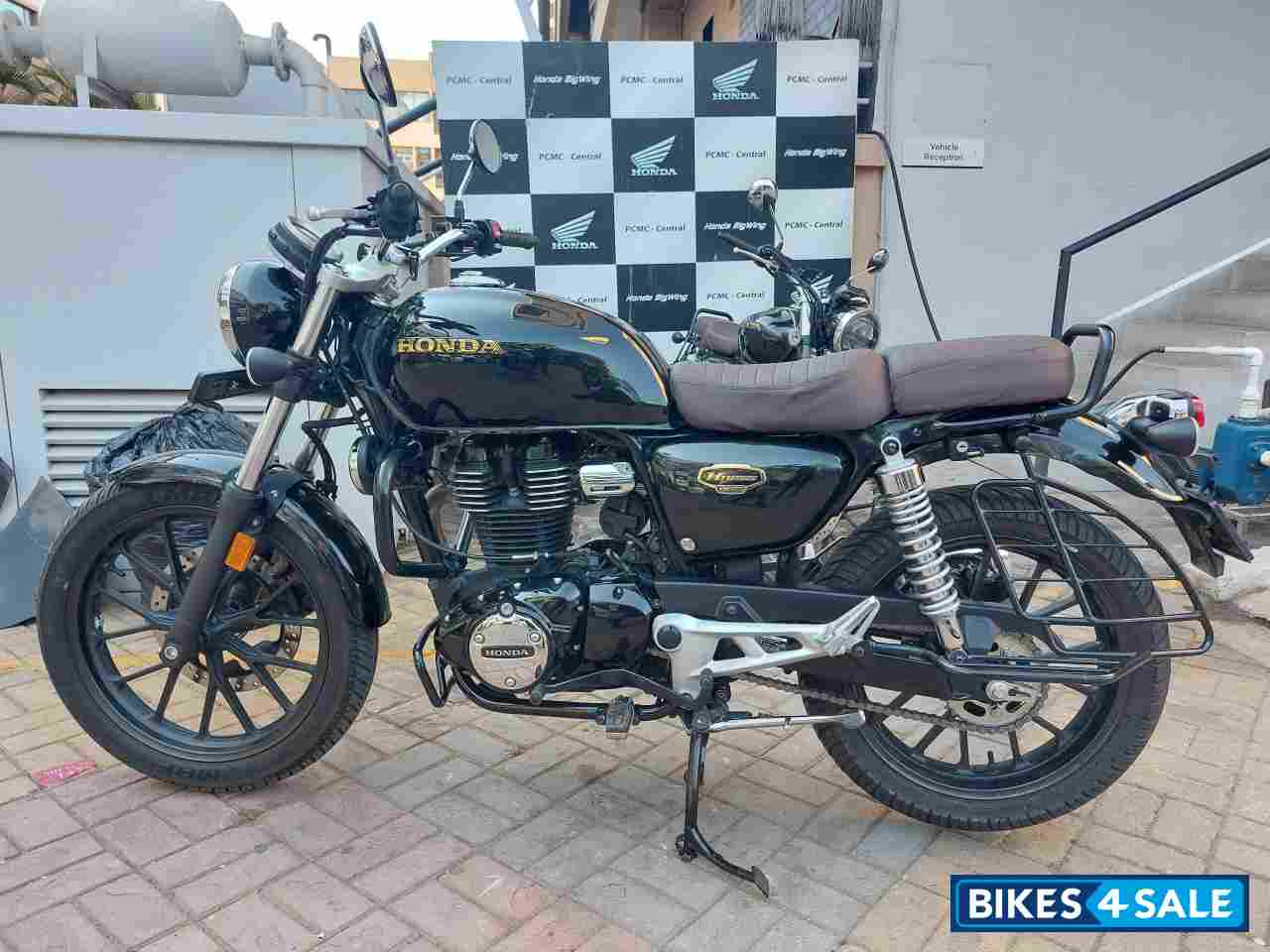 Pearl Black Honda Hness Anniversary Edition