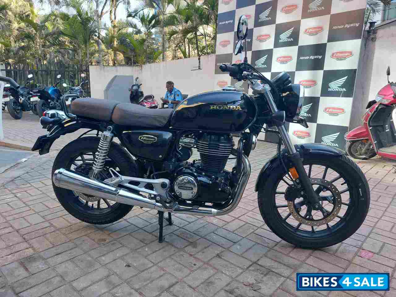 Pearl Black Honda Hness Anniversary Edition