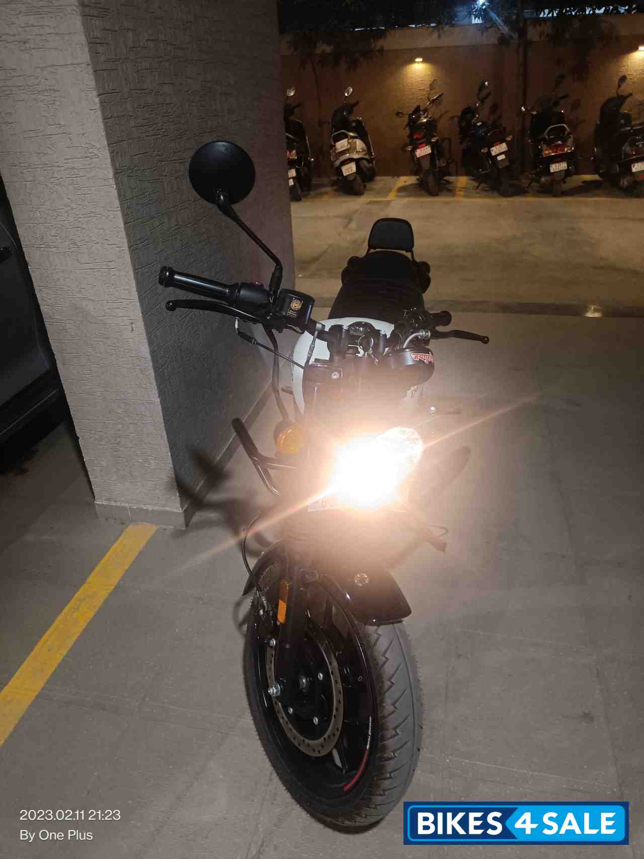 Dipper White Royal Enfield Hunter 350 Metro