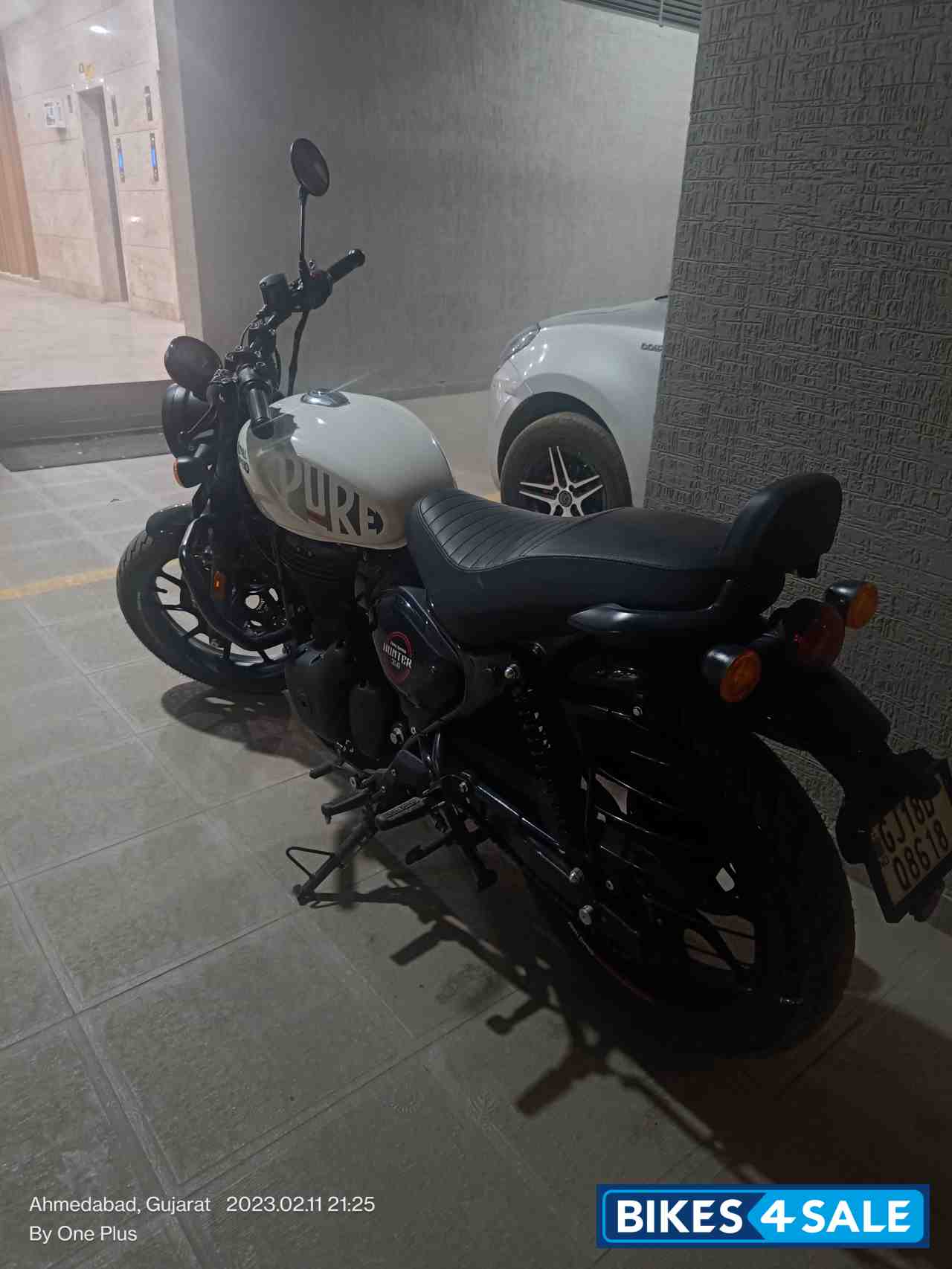 Dipper White Royal Enfield Hunter 350 Metro