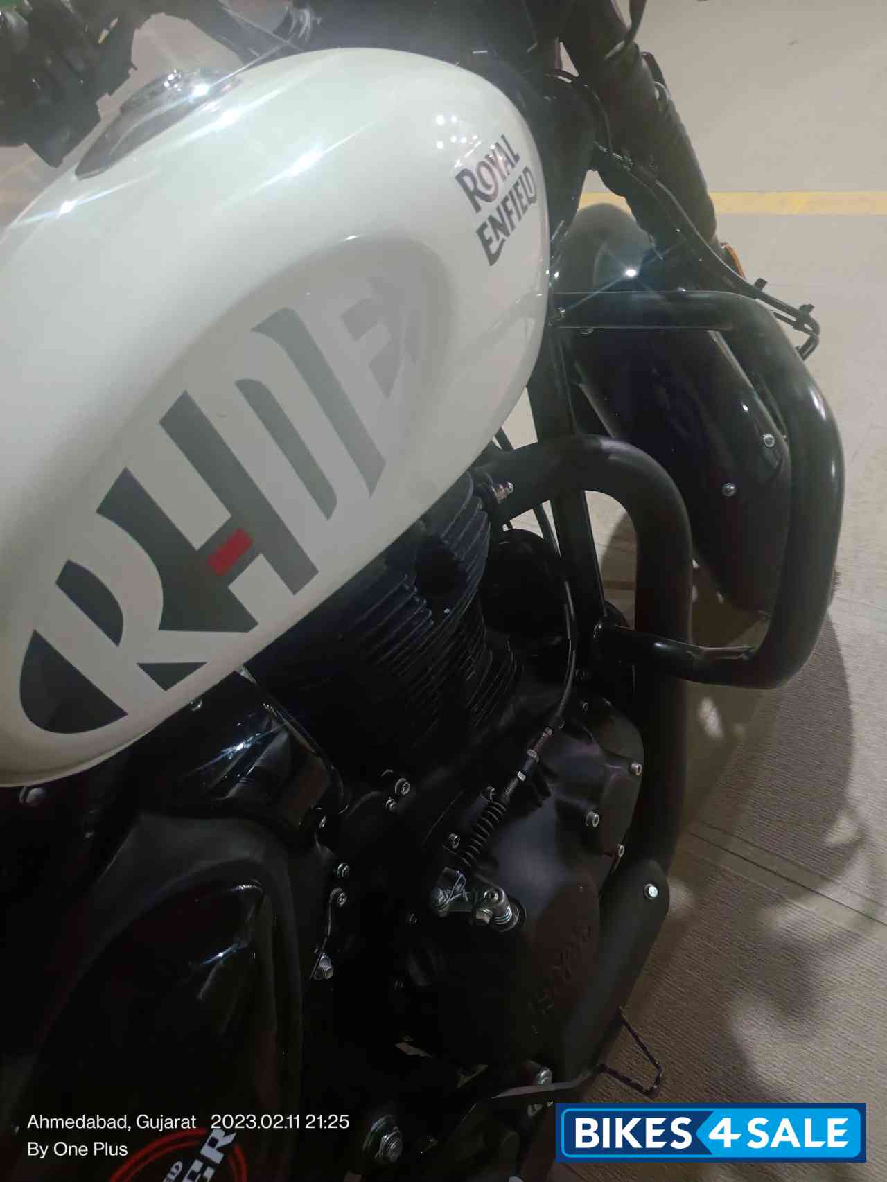 Dipper White Royal Enfield Hunter 350 Metro