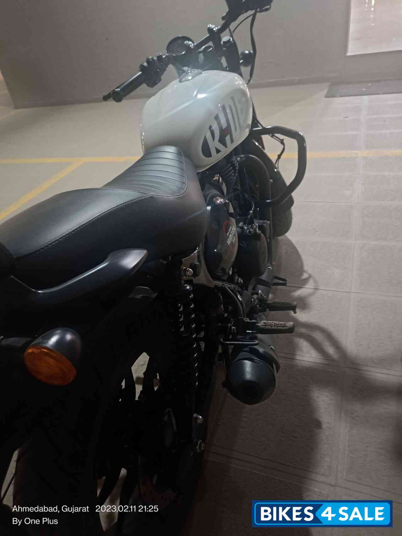 Dipper White Royal Enfield Hunter 350 Metro