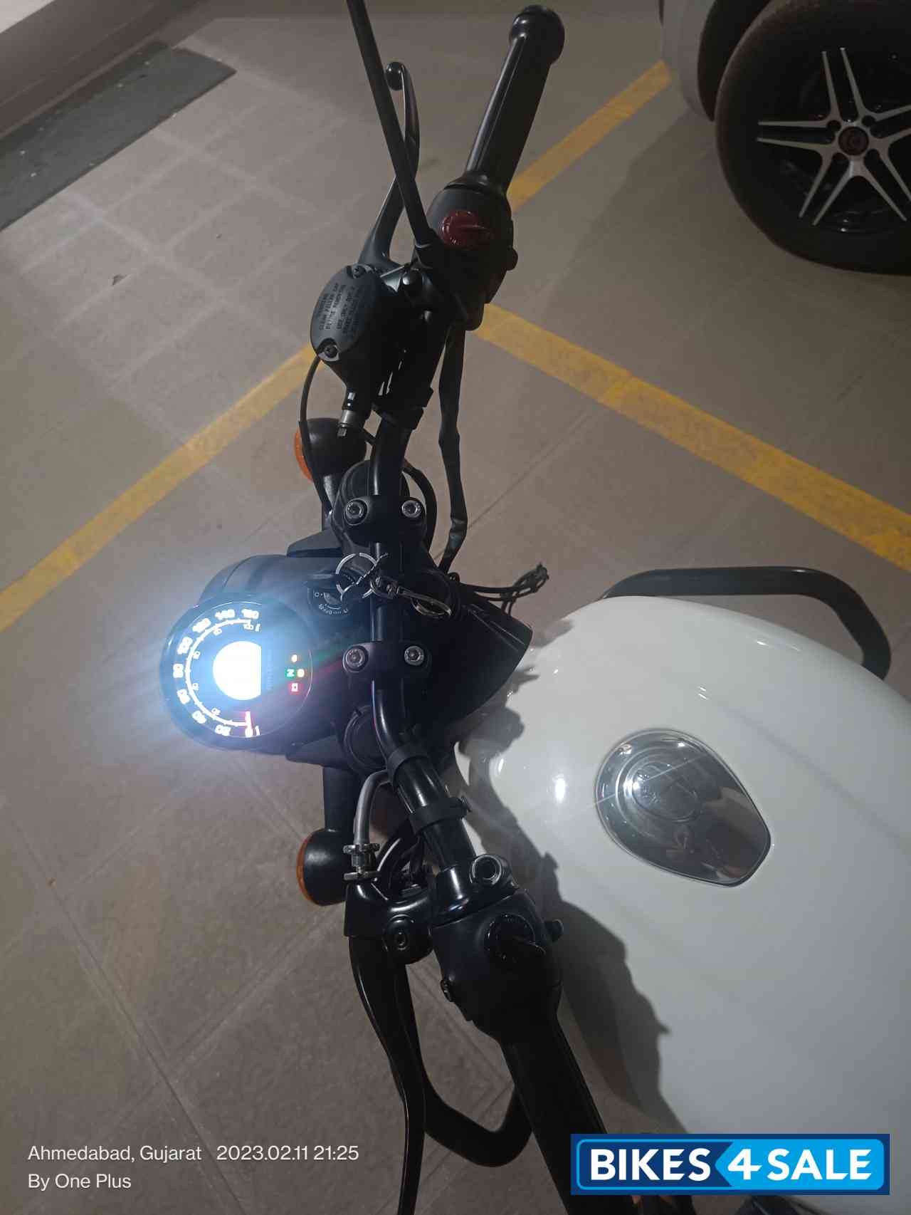 Dipper White Royal Enfield Hunter 350 Metro