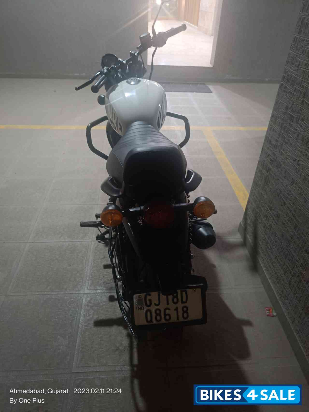 Dipper White Royal Enfield Hunter 350 Metro