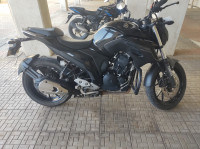 Black Yamaha FZ25