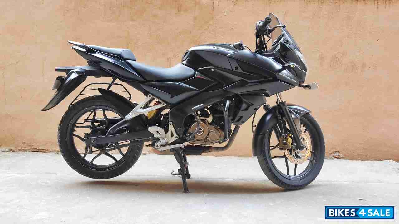 Black Bajaj Pulsar AS 150 Black Bajaj Pulsar AS 150