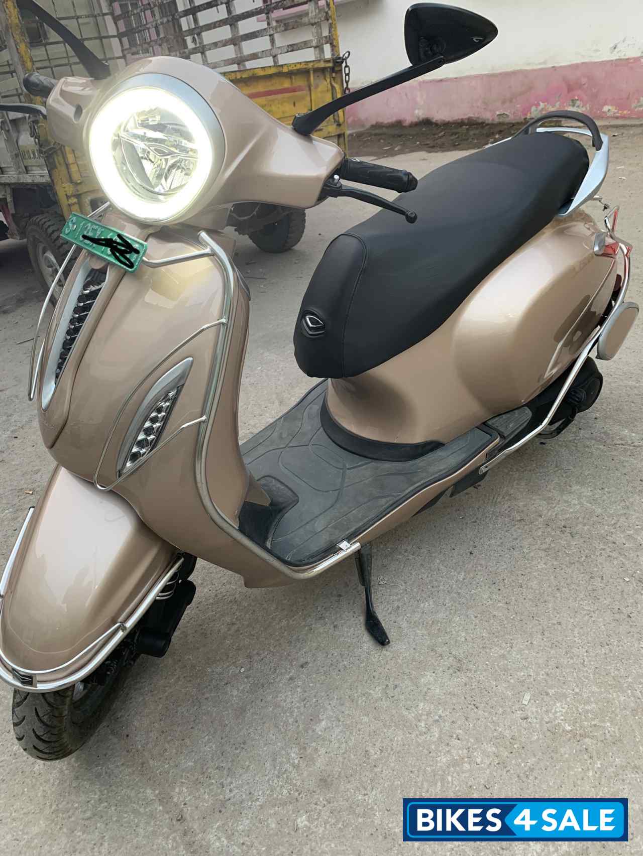 Bajaj Chetak Premium