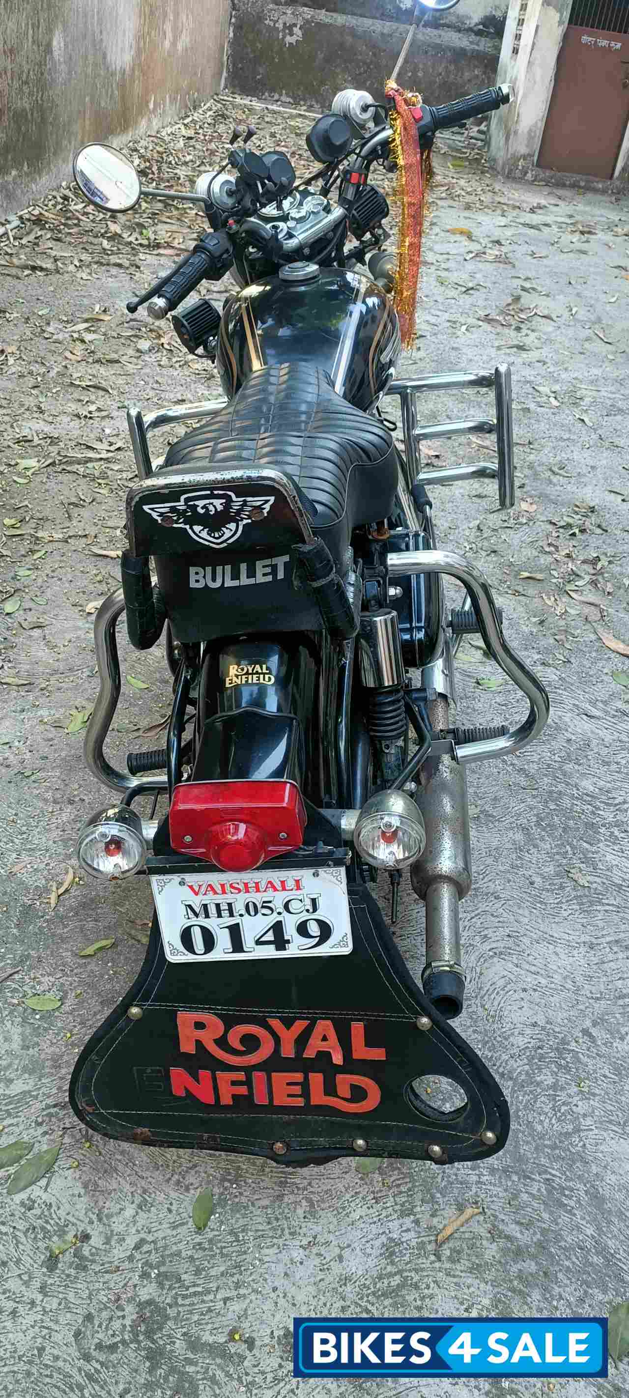 Black Royal Enfield Bullet Standard 350