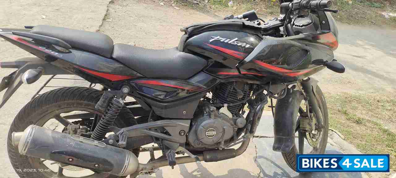 Bajaj Pulsar 220F
