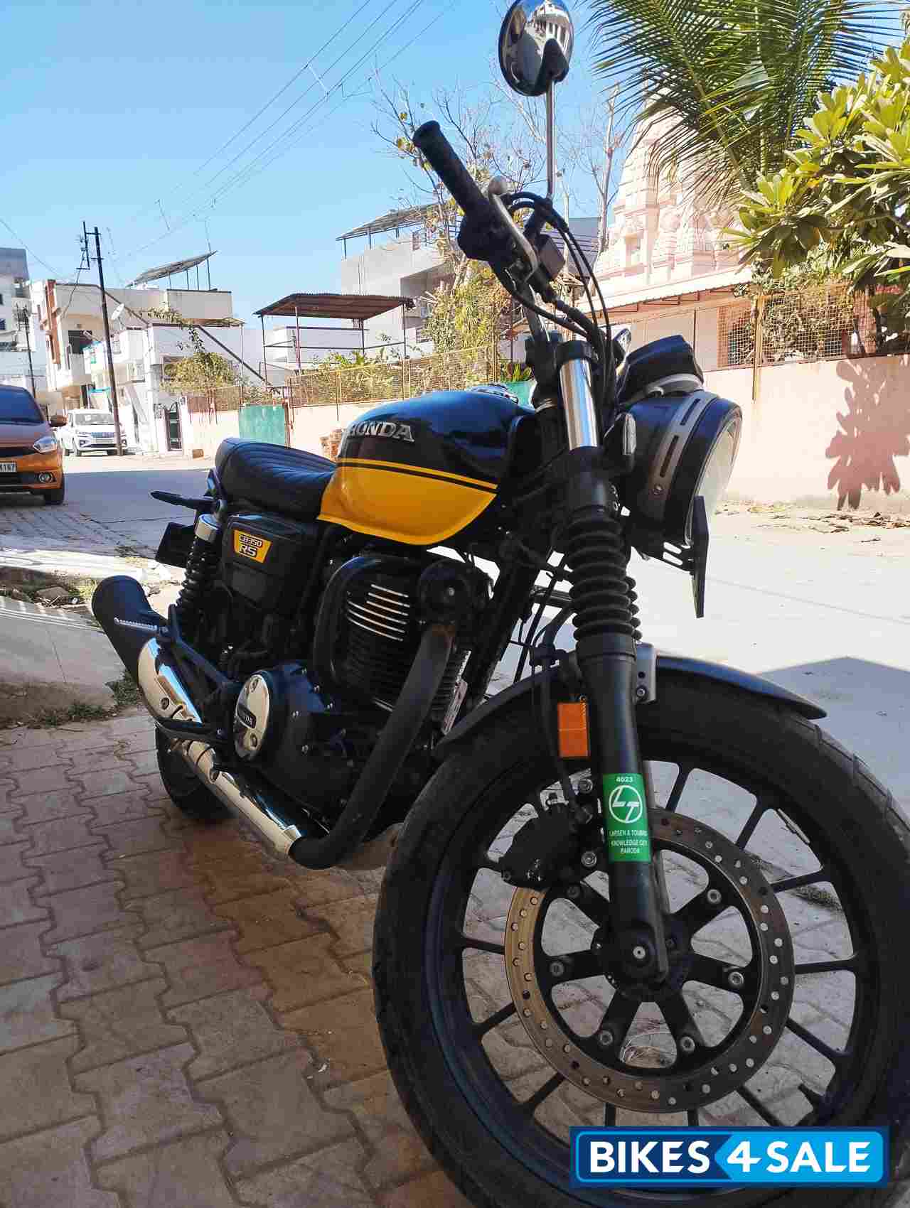 Yellow And Black Honda CB350RS