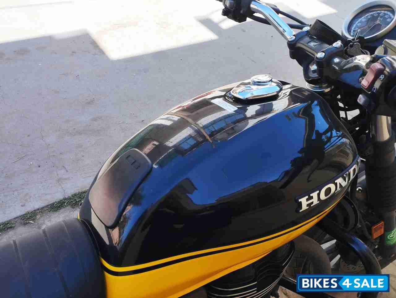 Yellow And Black Honda CB350RS