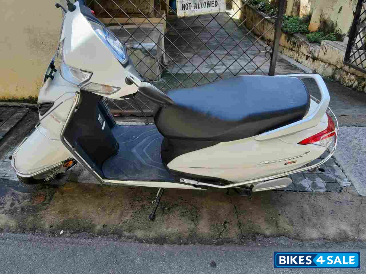 White Honda Activa 6G Std