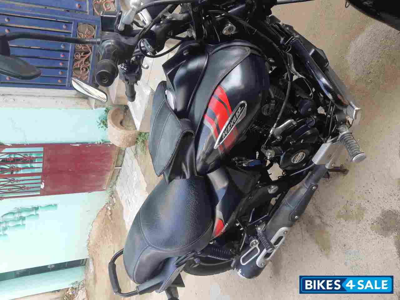 Bajaj Avenger Street 220