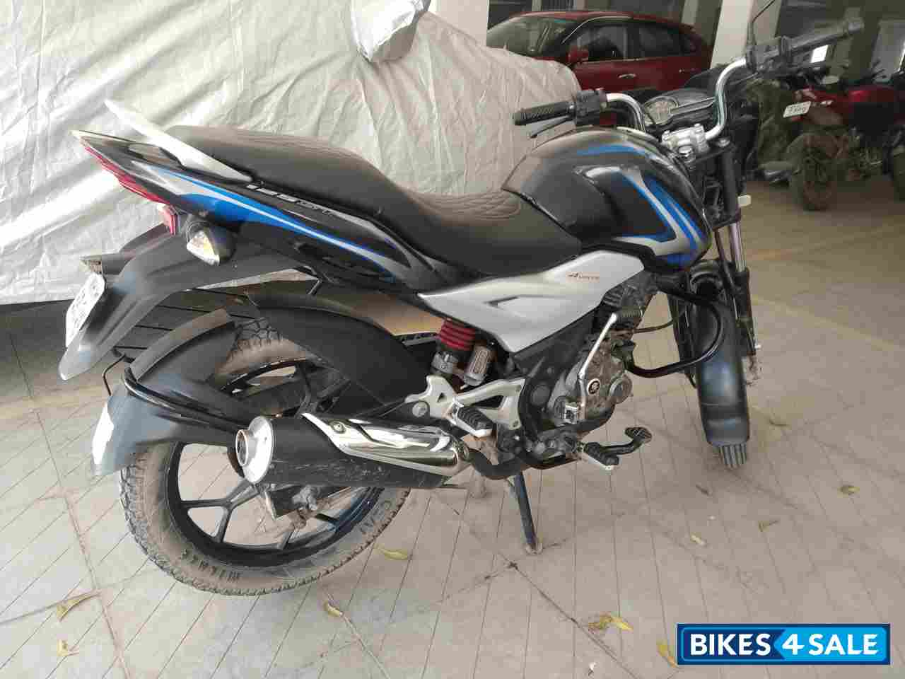 Blue Bajaj Discover 125 ST