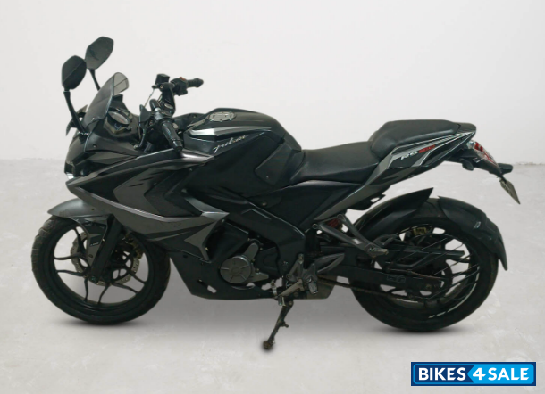 Bajaj Pulsar RS 200
