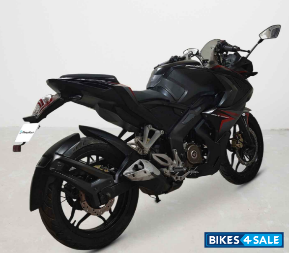 Bajaj Pulsar RS 200