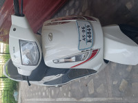 White Mahindra Duro