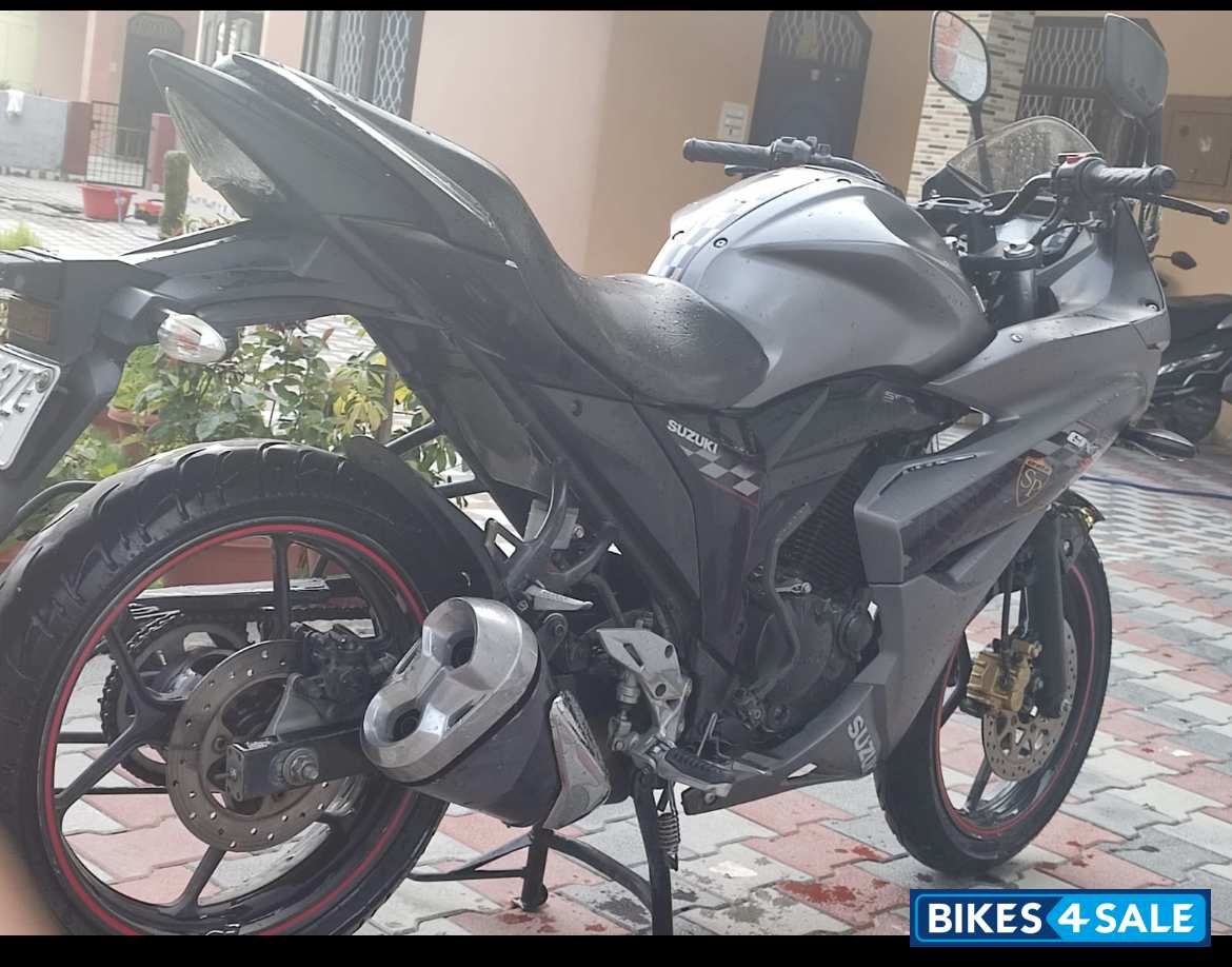Suzuki Gixxer SF