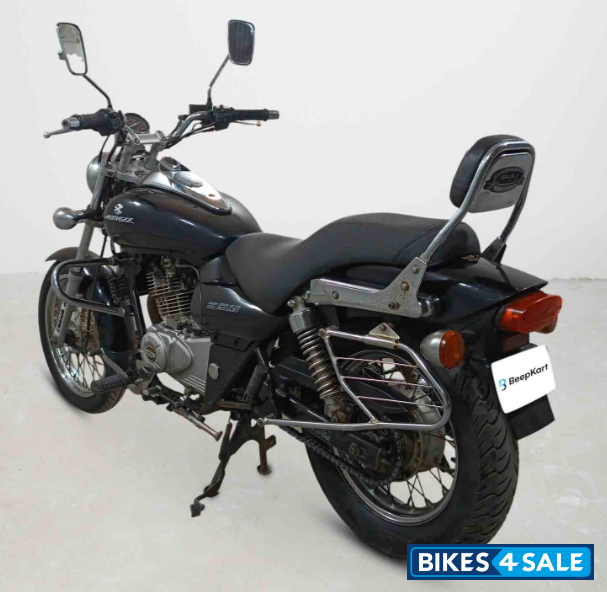 Bajaj Avenger 220 DTS-i