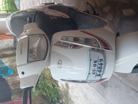 White Mahindra Duro