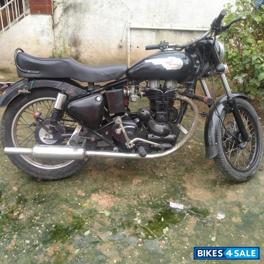 Black Royal Enfield Bullet 500