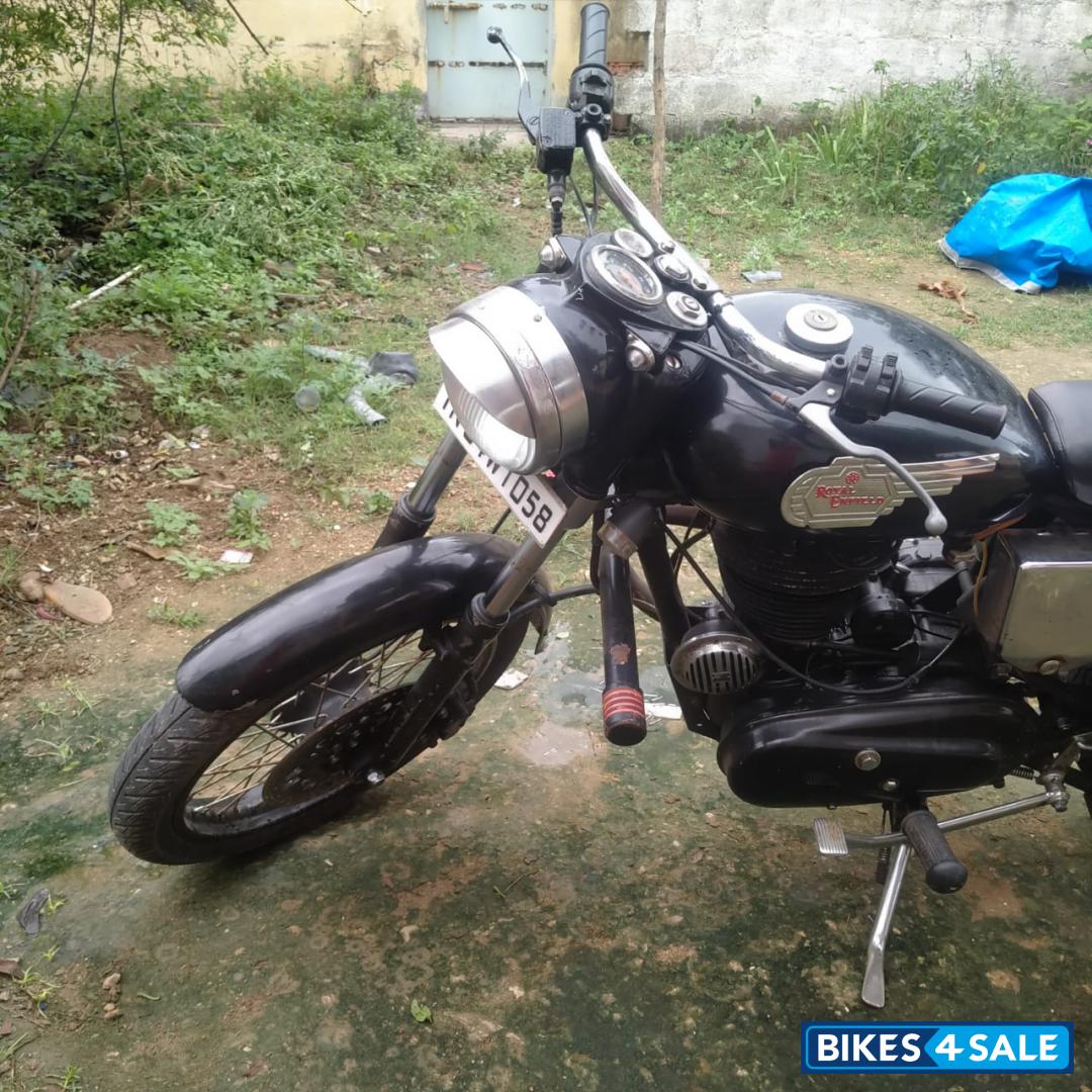 Black Royal Enfield Bullet 500