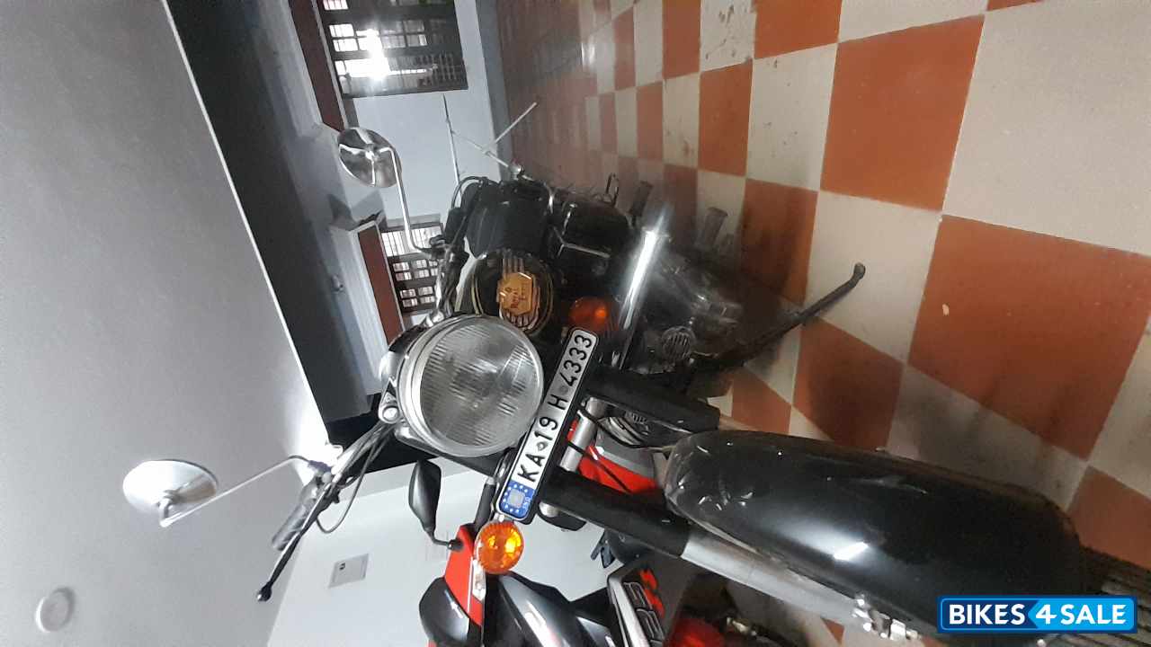 Black Royal Enfield Bullet Standard 350