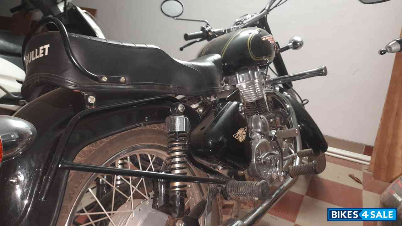 Black Royal Enfield Bullet Standard 350